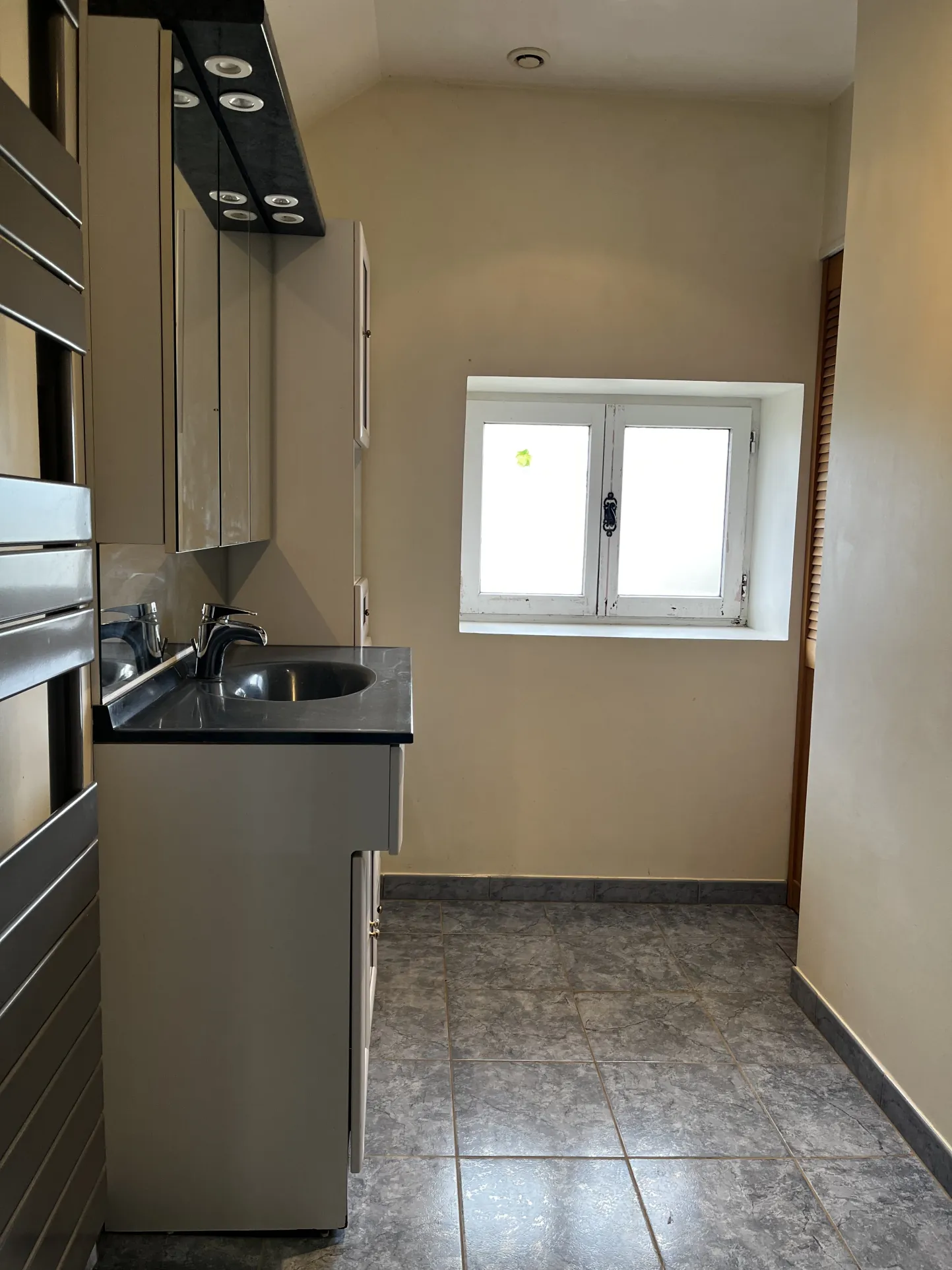 Maison ancienne rénovée avec vue panoramique à St Jean de Sauves 