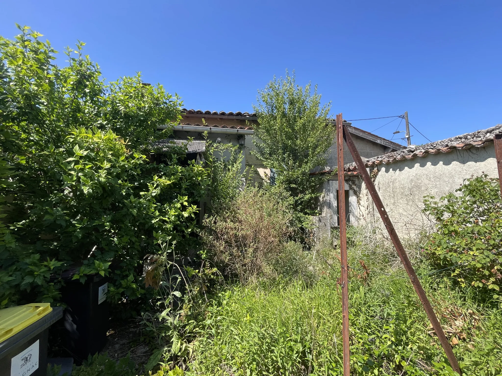 Charmante échoppe bordelaise à Cognac à rénover dans le quartier du Champ de Foire 