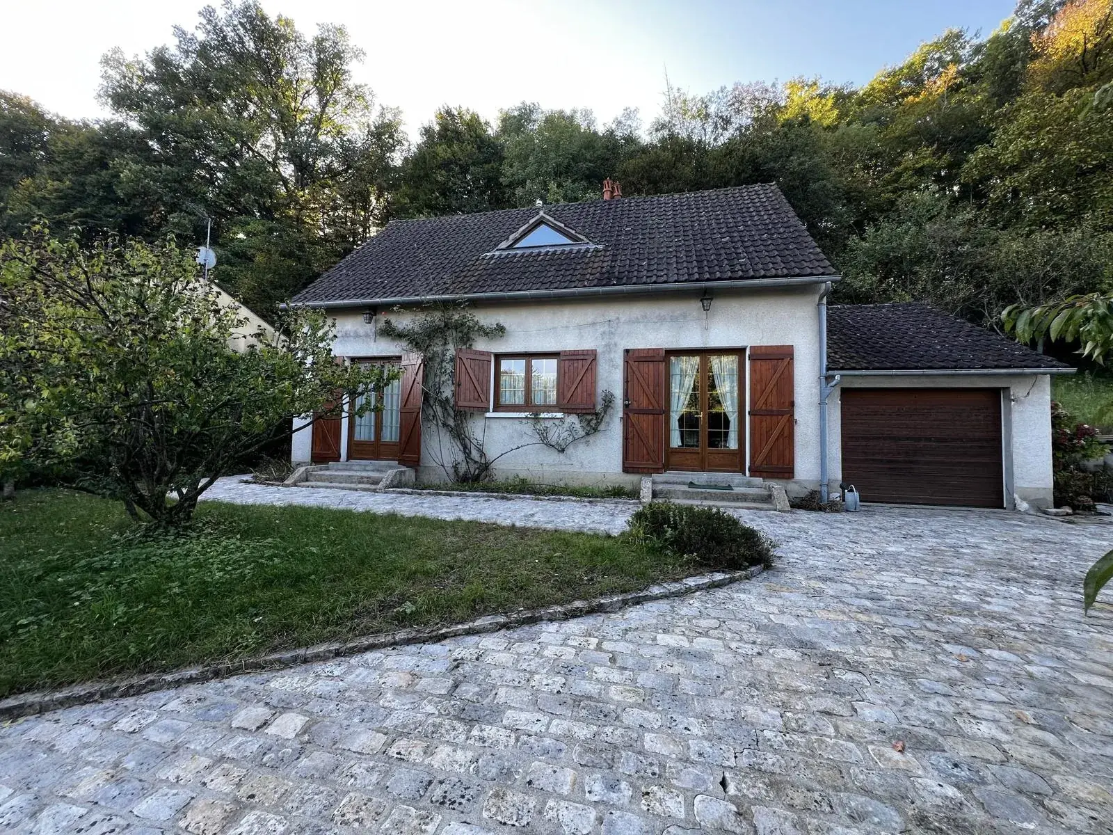 Maison à rénover de 92 m² à Fontenay-sur-Loing, proche gare et axes autoroutiers