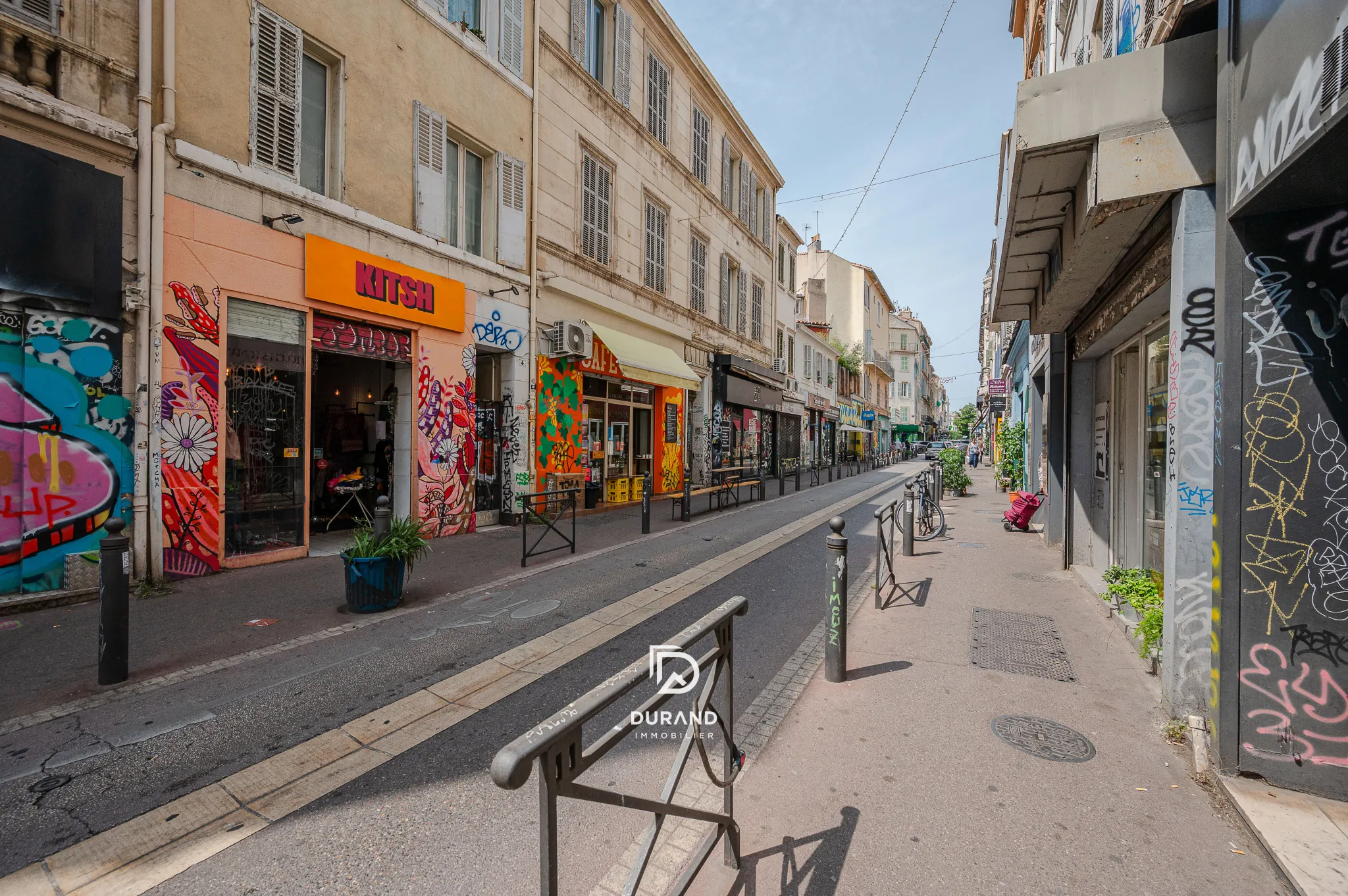 Local commercial rénové de 46 m² à Marseille, emplacement stratégique dans le 6ème arrondissement 