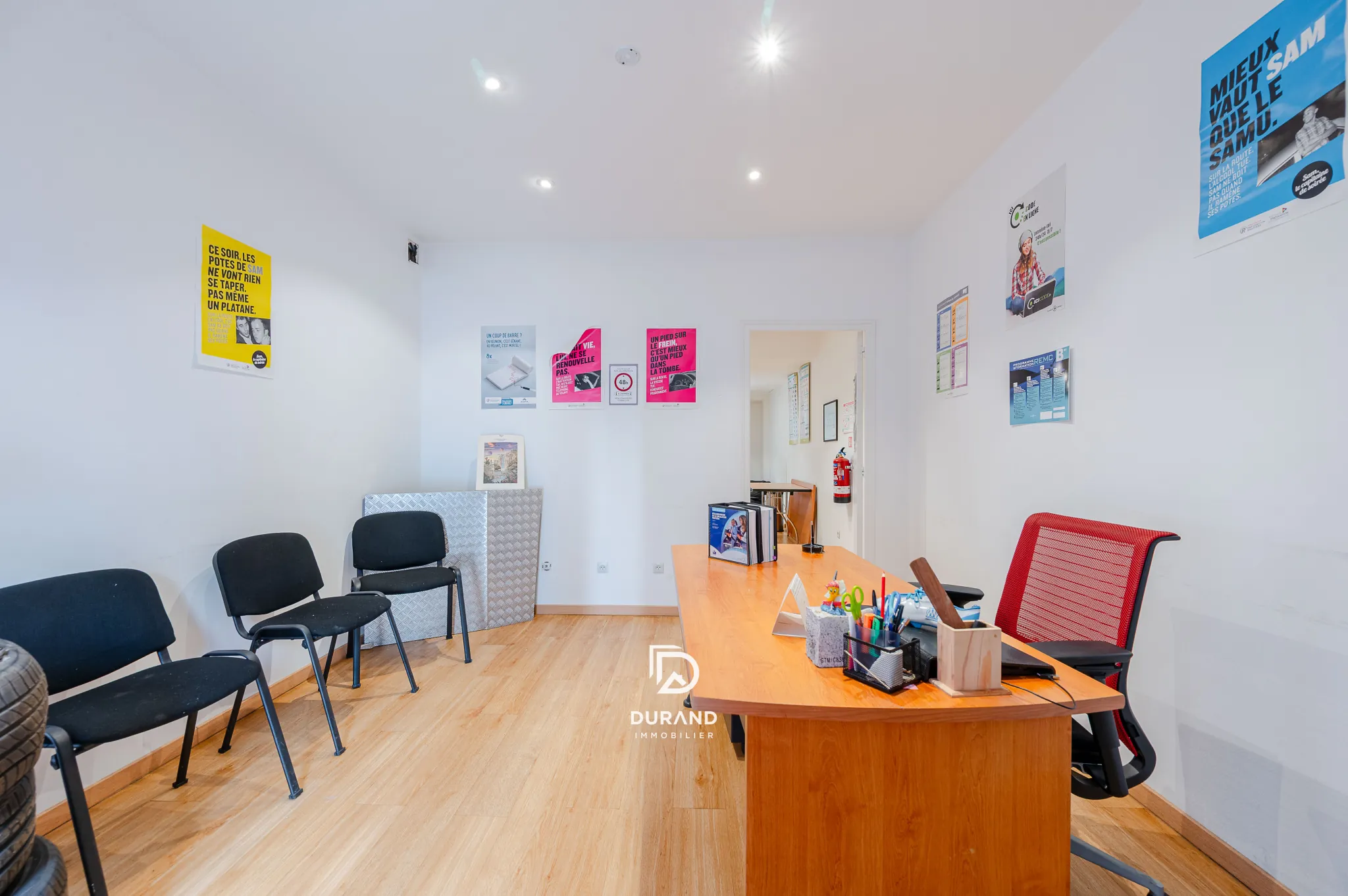 Local commercial rénové de 46 m² à Marseille, emplacement stratégique dans le 6ème arrondissement 