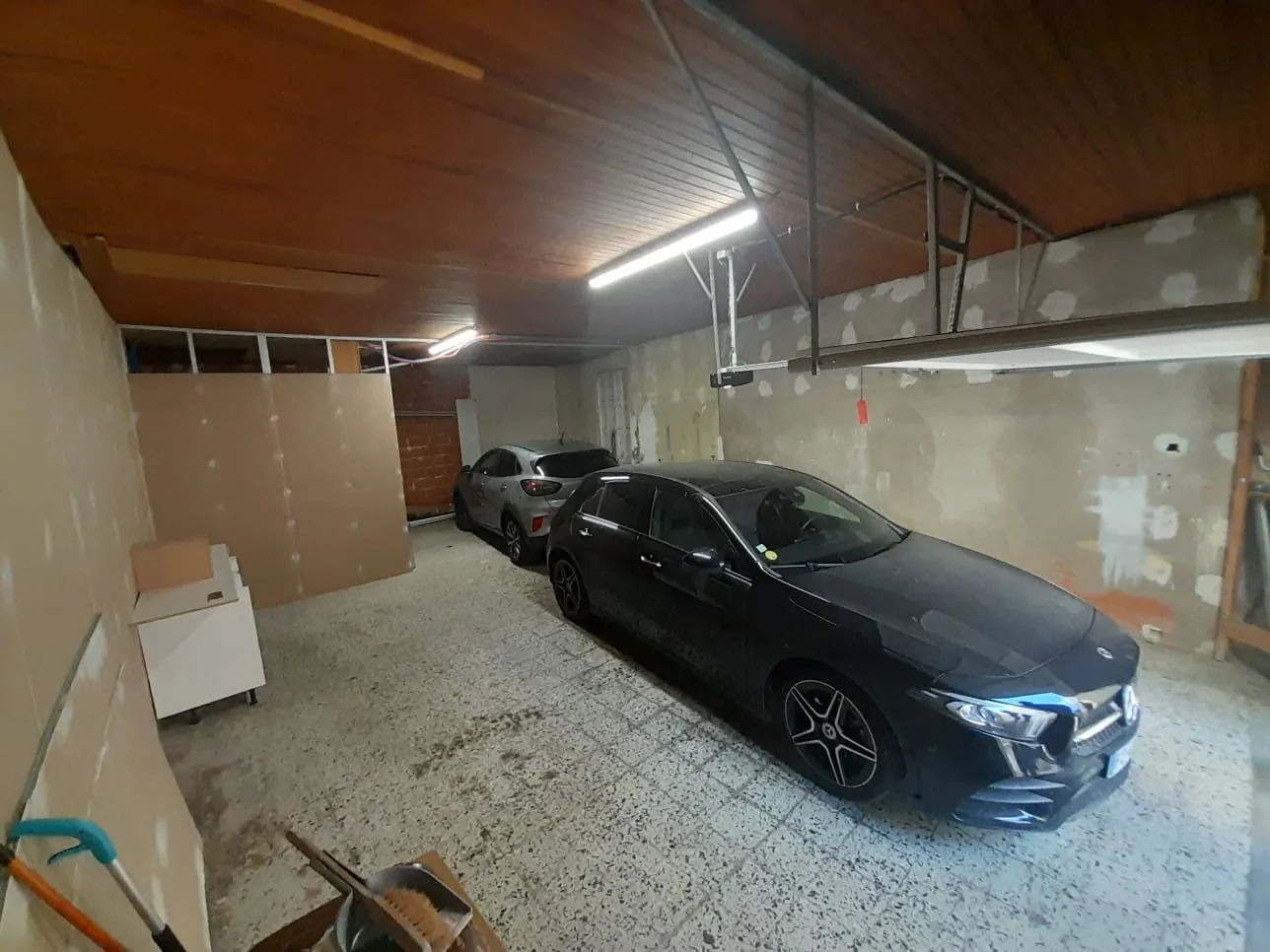 Immeuble à Pia avec deux appartements rénovés et grand garage, opportunité d'investissement ou résidence principale 