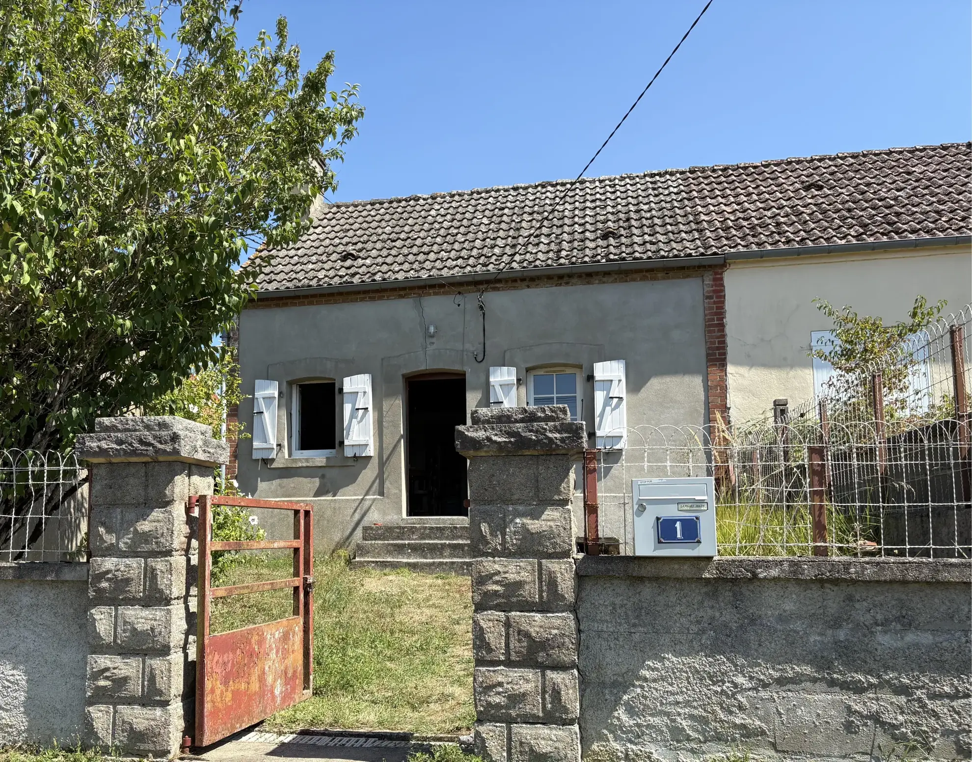 Maison de campagne à Cercy la Tour avec terrain clos - Idéal pied-à-terre