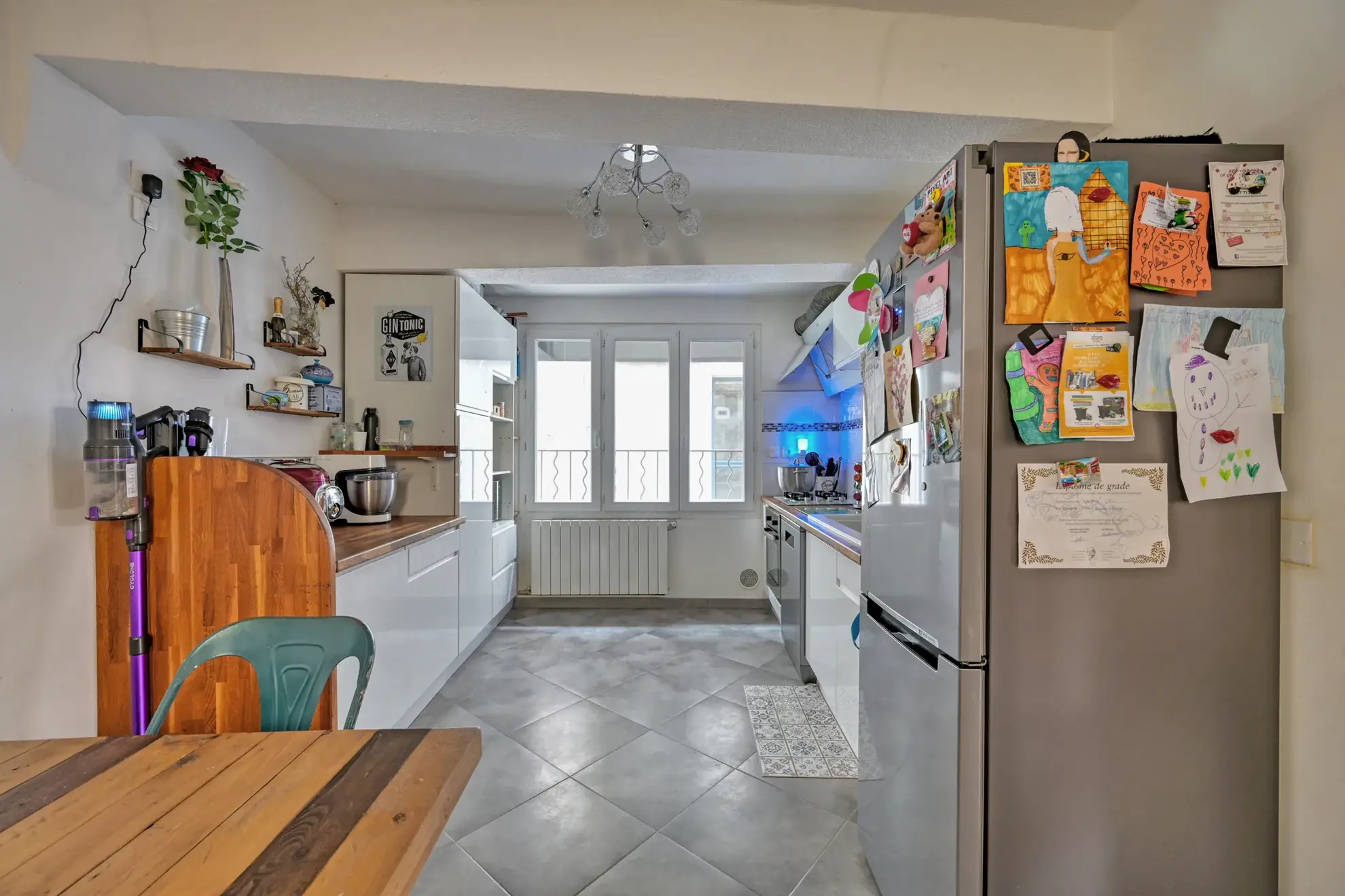 Charmante maison de village à Aimargues avec séjour lumineux et balcon 