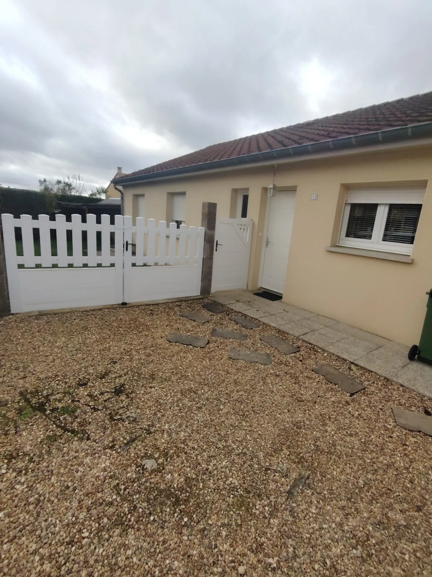 Maison individuelle de 100 m² avec garage et grand terrain à Puxieux