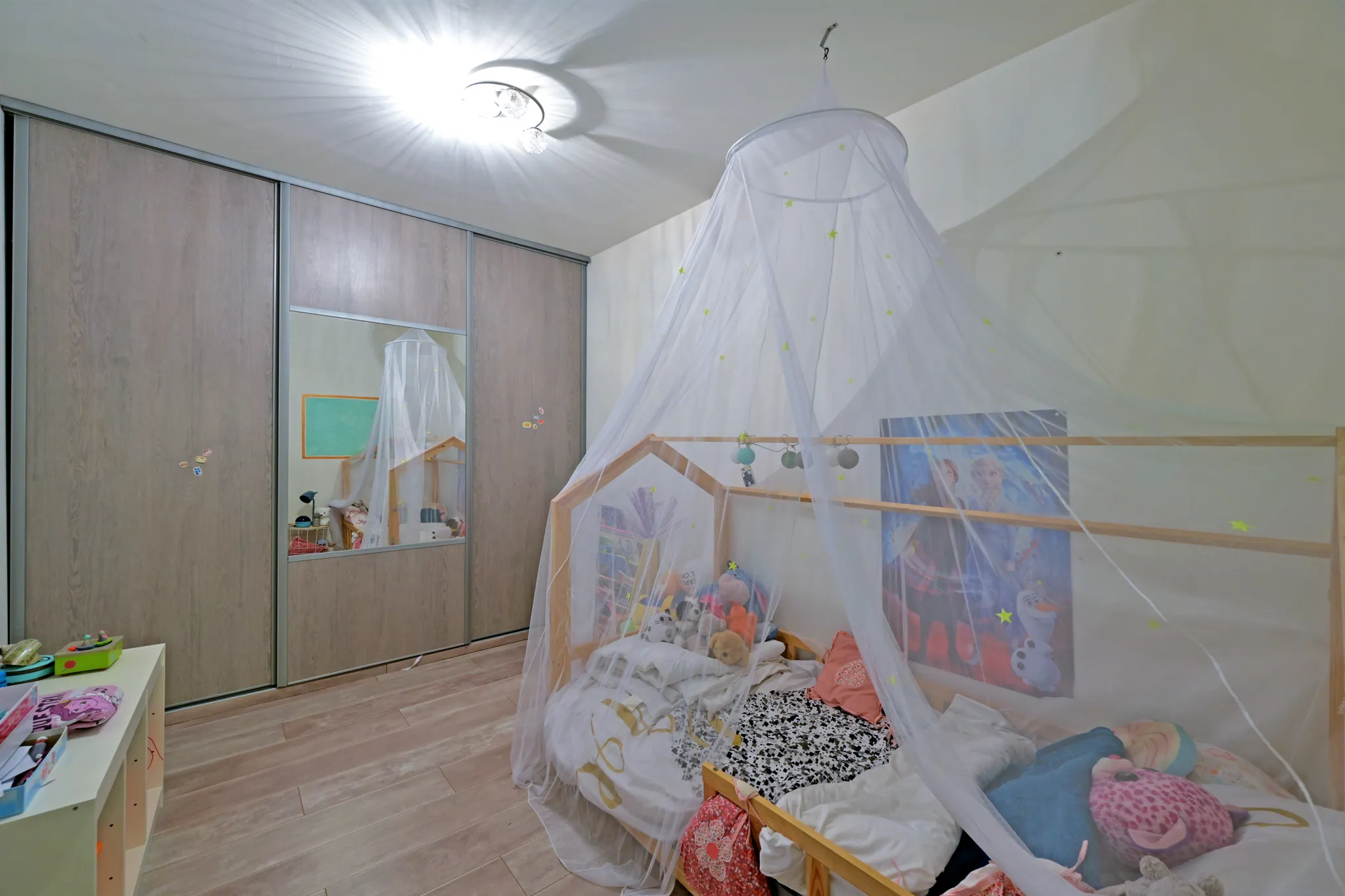 Charmante maison de village à Aimargues avec séjour lumineux et balcon 