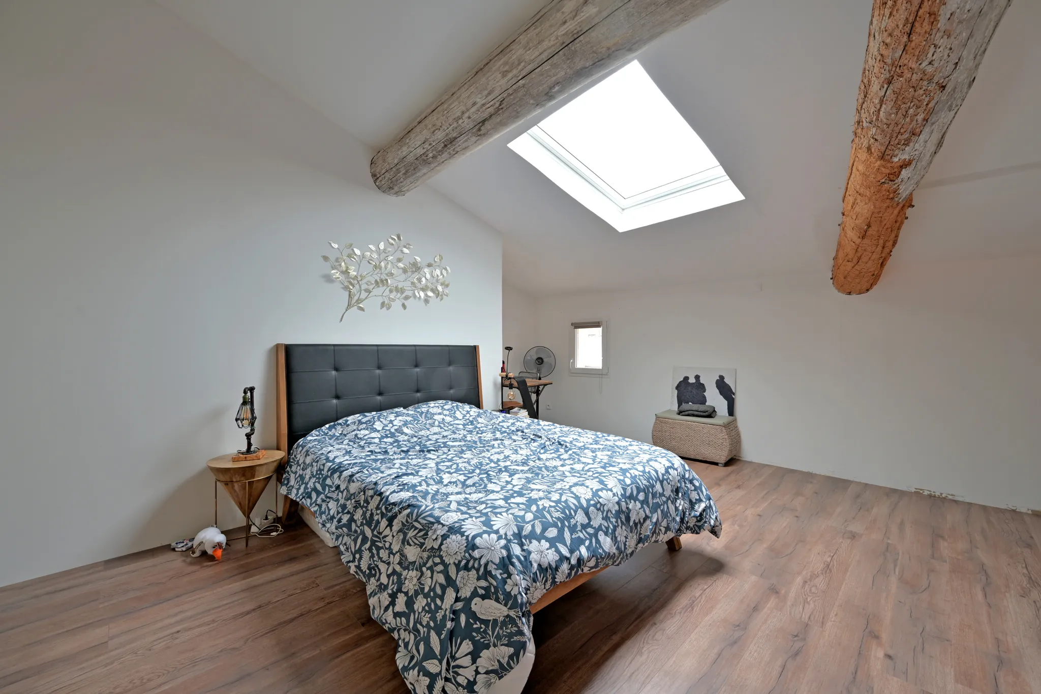 Charmante maison de village à Aimargues avec séjour lumineux et balcon 