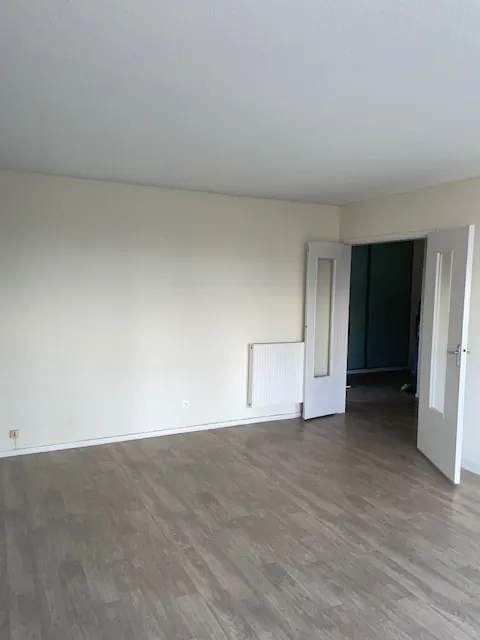 Appartement T2 de 58 m² au Bouscat avec parking et cave, résidence sécurisée