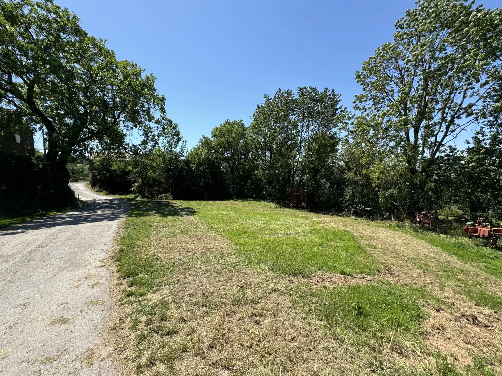 À vendre, grange en pierres et bâtiment à restaurer en zone agricole à Camarès