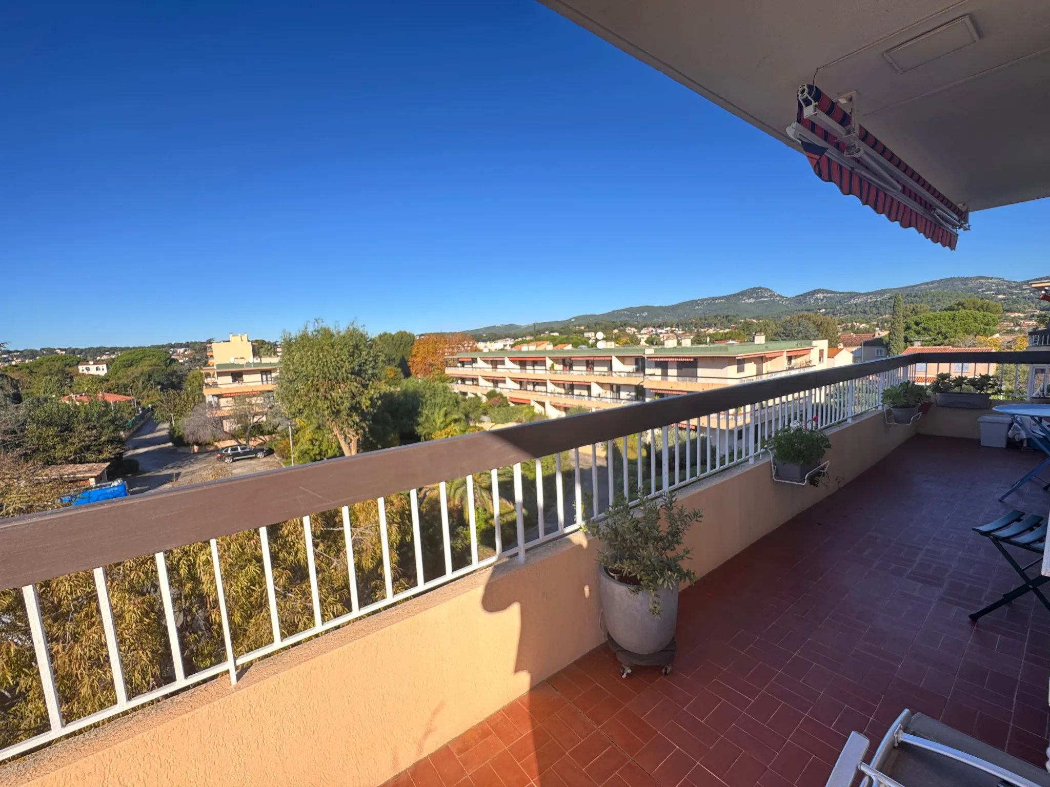Appartement T2 de 48 m² avec terrasse à Six Fours Les Plages, proche mer