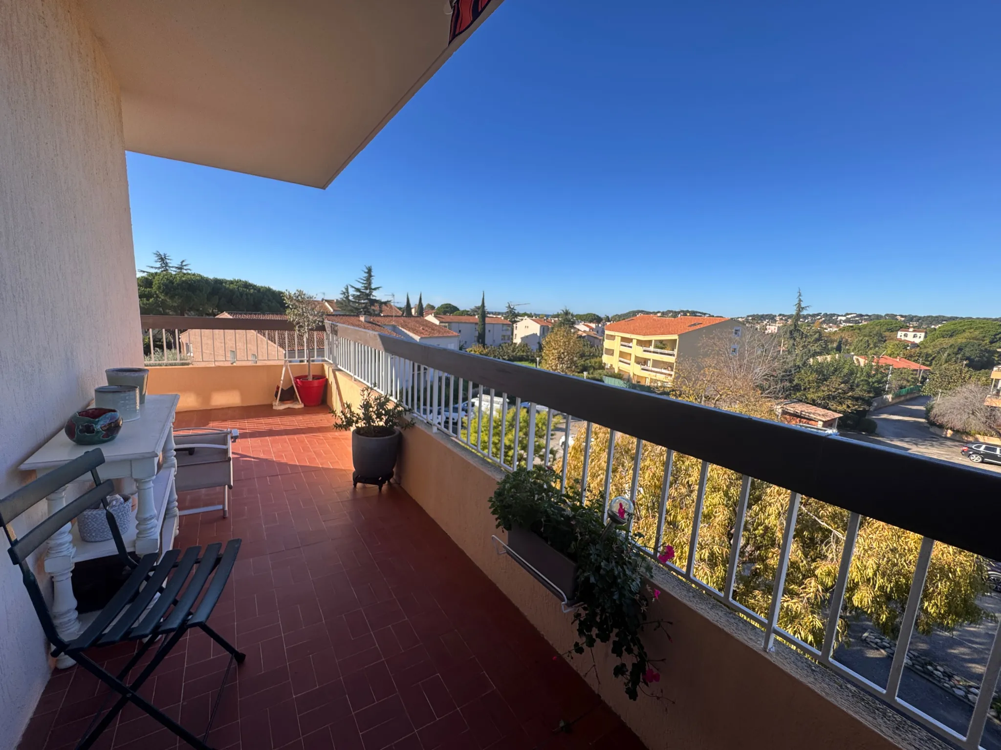 Appartement T2 de 48 m² avec terrasse à Six Fours Les Plages, proche mer 