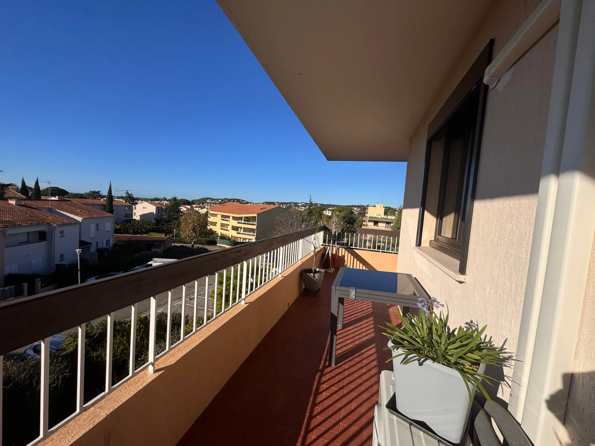 Appartement T2 de 48 m² avec terrasse à Six Fours Les Plages, proche mer 