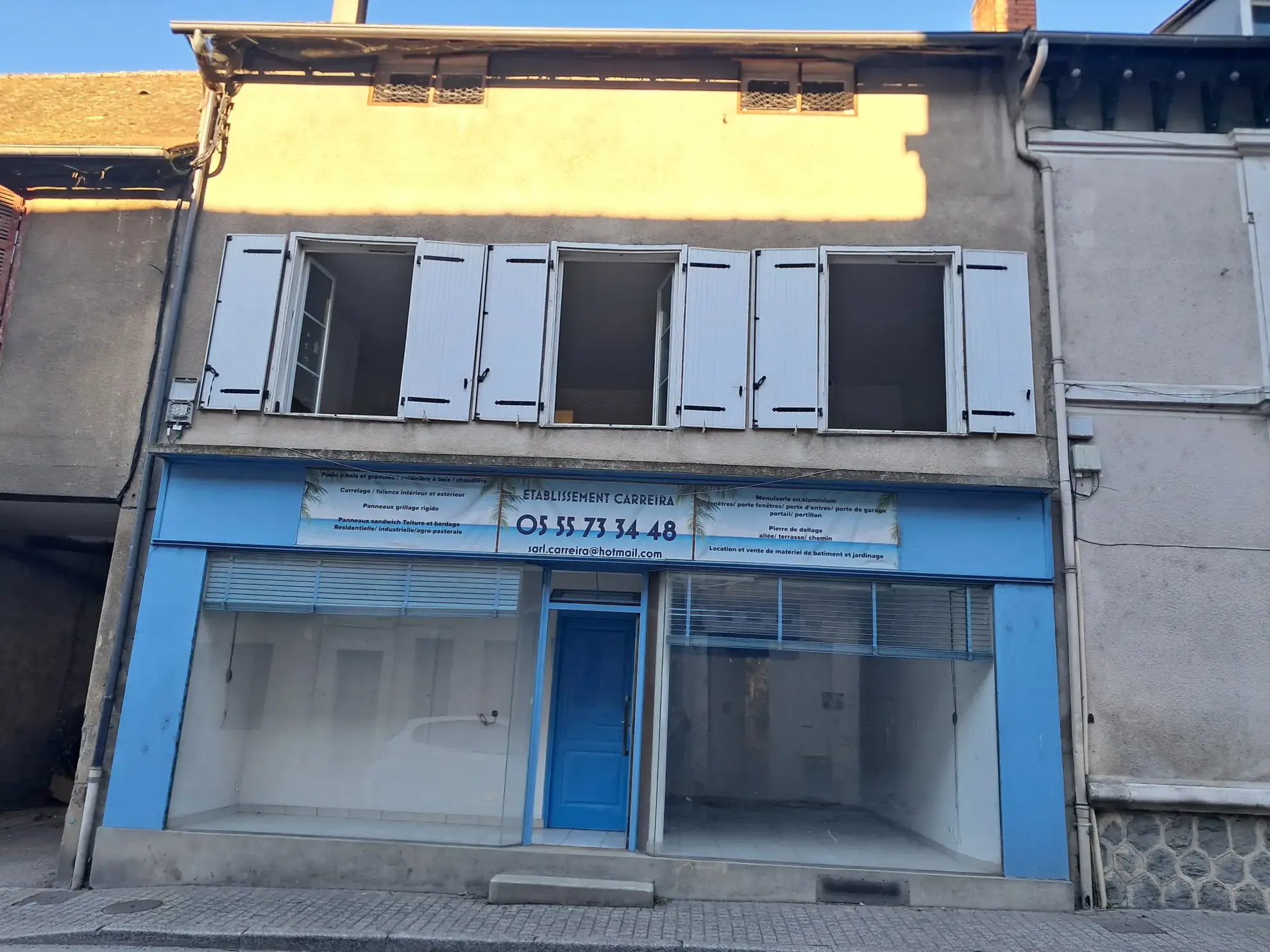 Opportunité unique à Lubersac : local commercial, appartement T3, garage et grenier