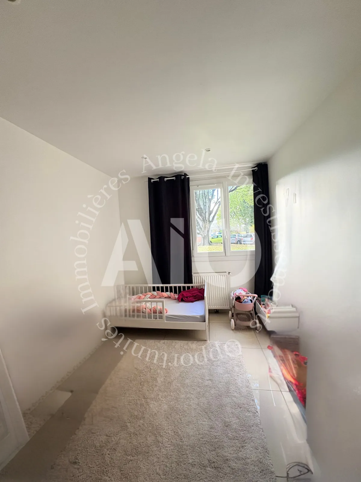 Grand appartement T4 traversant de 61 m² avec cave à Villeurbanne 