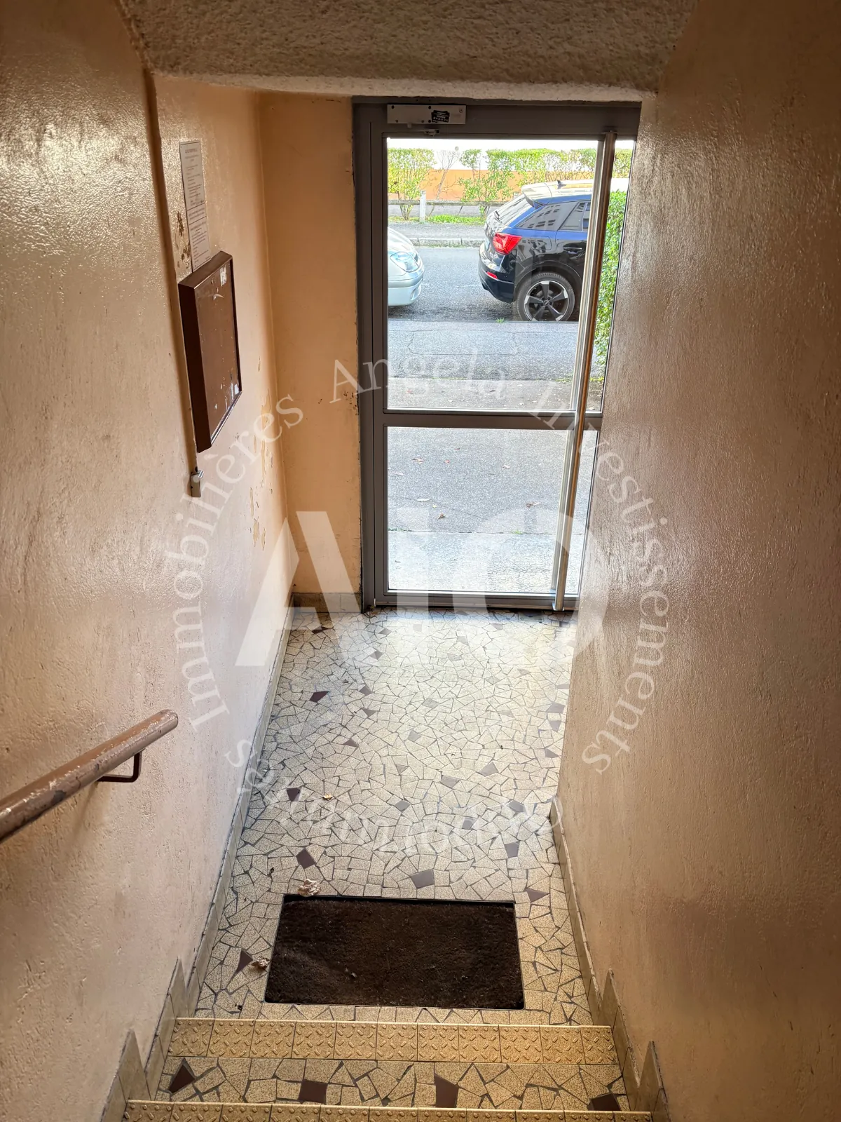 Grand appartement T4 traversant de 61 m² avec cave à Villeurbanne 