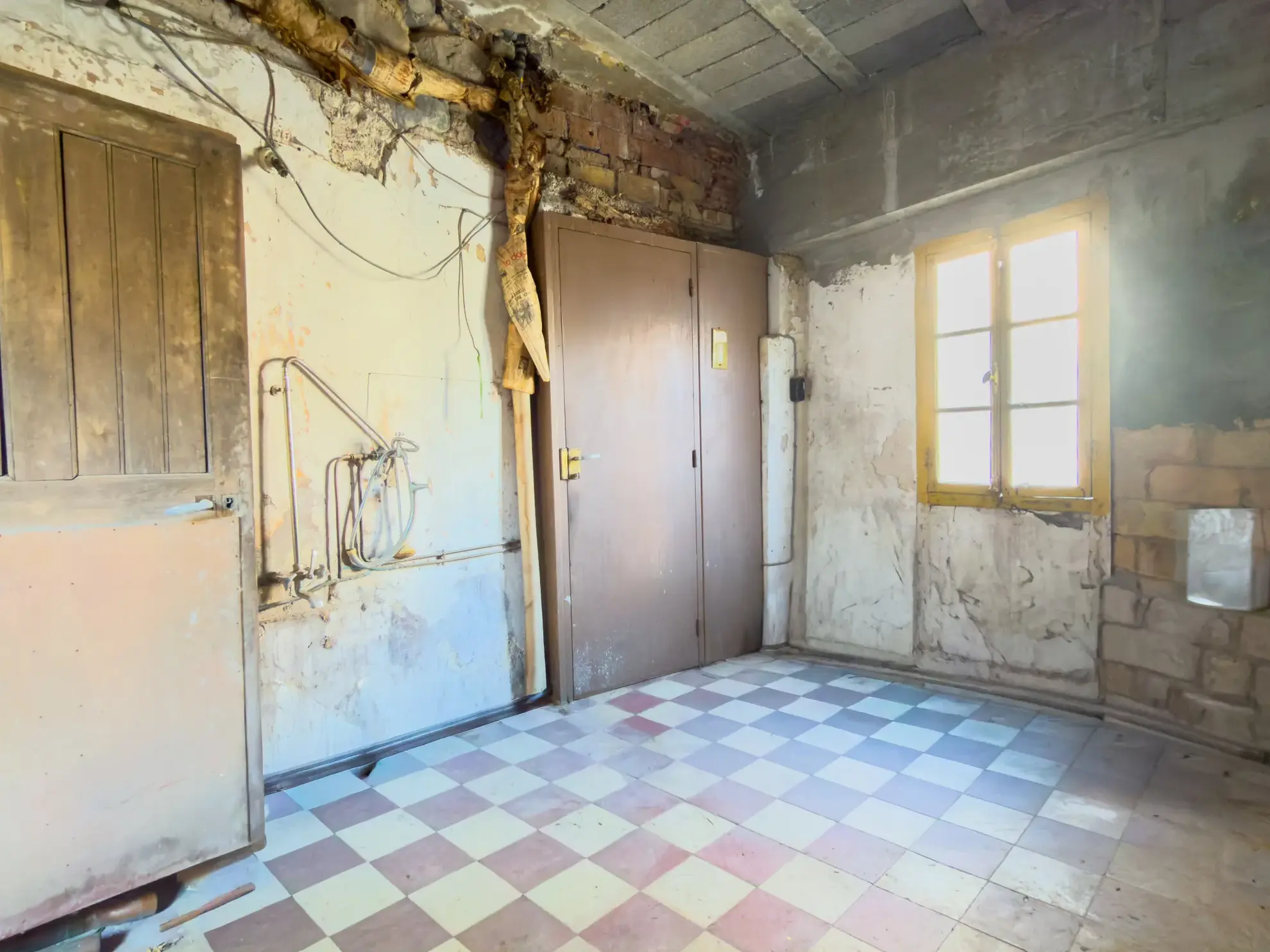 Appartement T3 à rénover de 58 m² avec terrasse et cave à Vals-les-Bains 