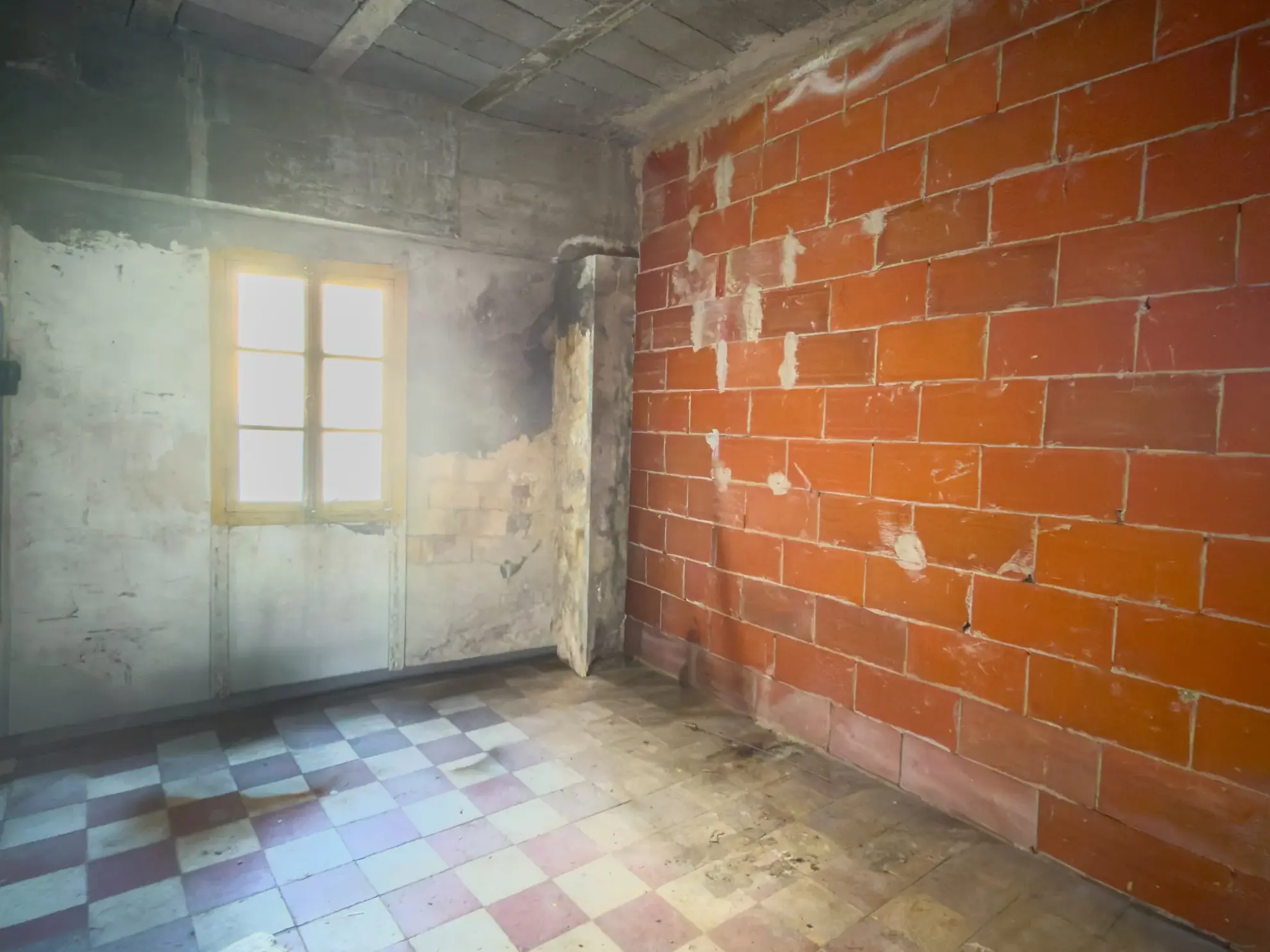 Appartement T3 à rénover de 58 m² avec terrasse et cave à Vals-les-Bains 