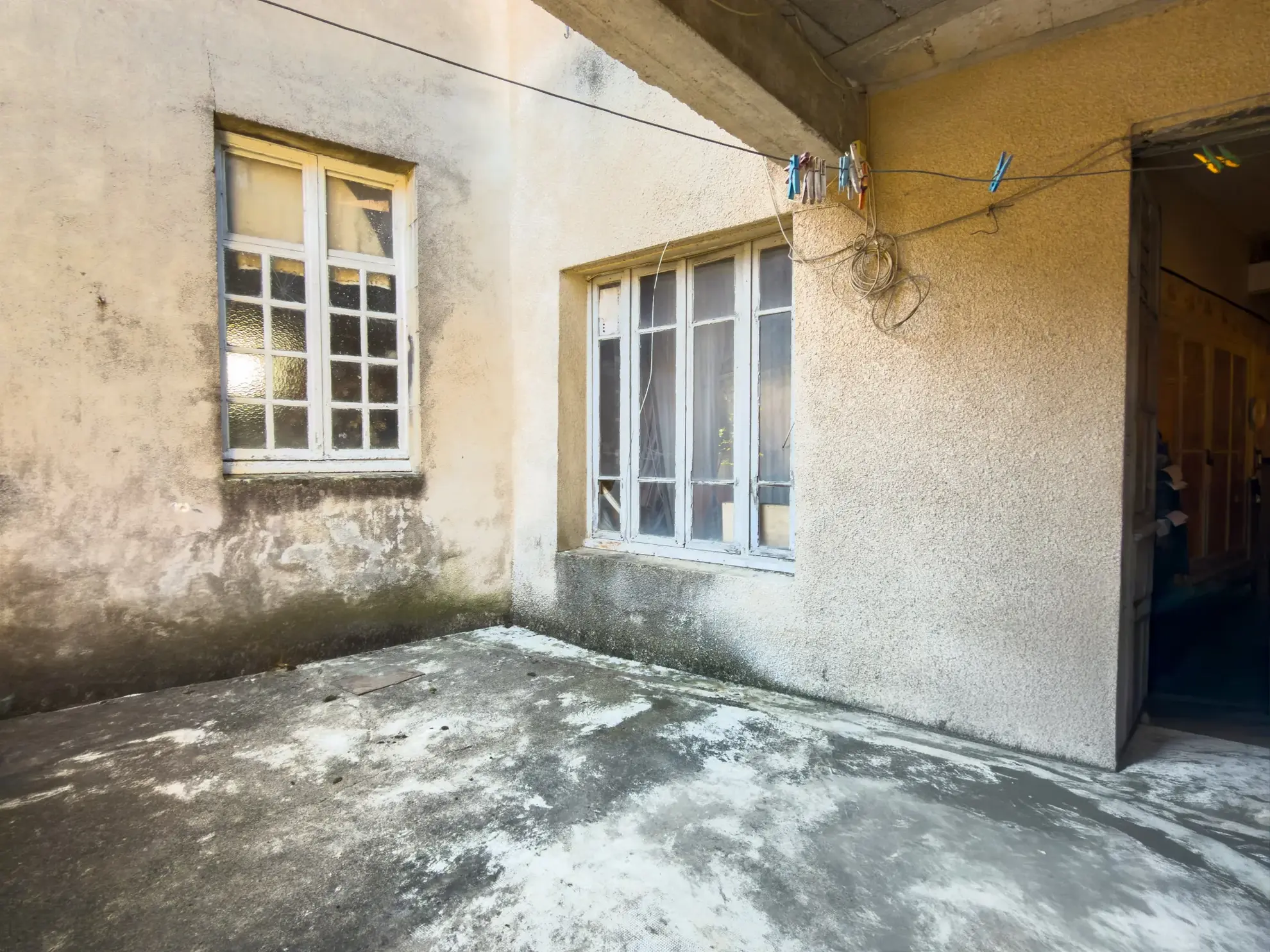 Appartement T3 à rénover de 58 m² avec terrasse et cave à Vals-les-Bains 