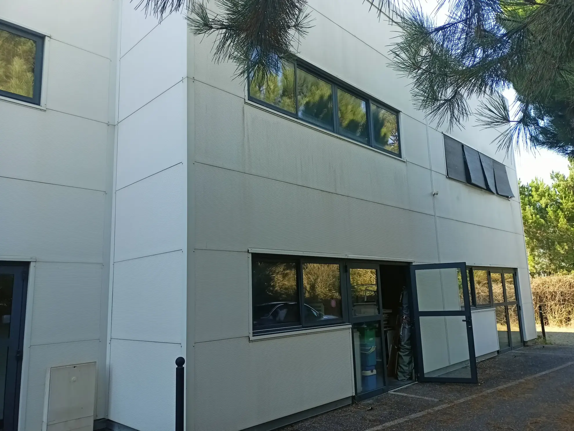 Local professionnel de 92 m² avec parking à La Teste-de-Buch