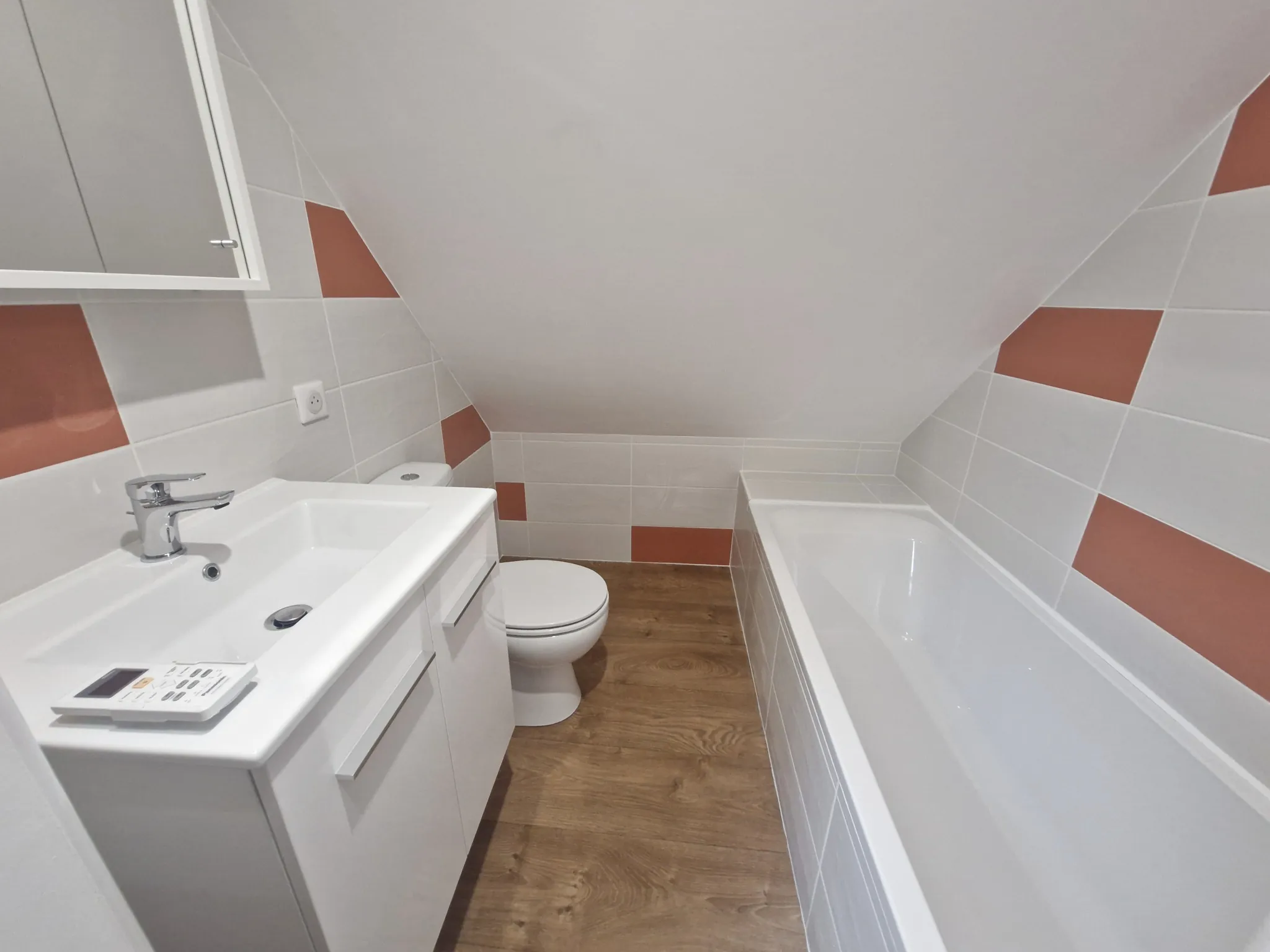 Charmante maison rénovée avec cour et terrain à Ouzouer le Doyen 