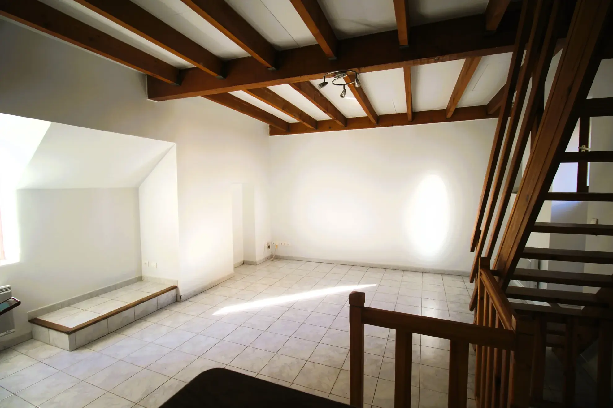 Maison de village rénovée à Quarante avec garage - 55m² 