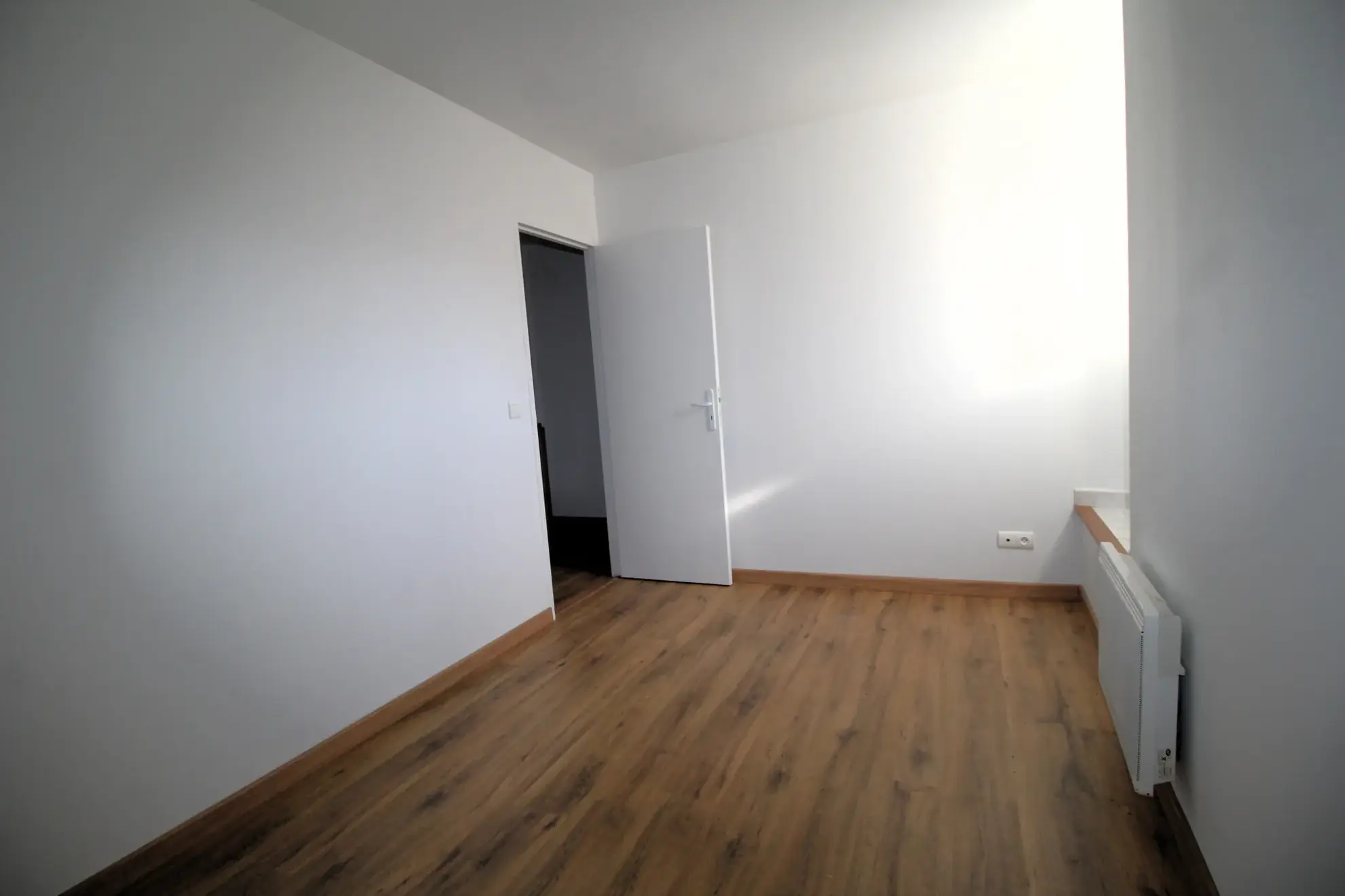Maison de village rénovée à Quarante avec garage - 55m² 