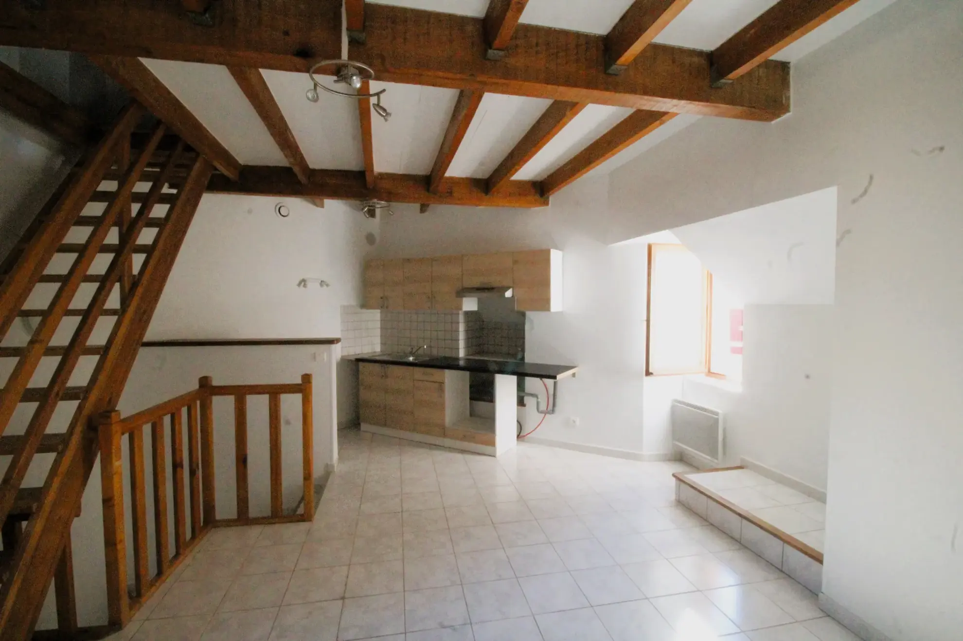 Maison de village rénovée à Quarante avec garage - 55m² 