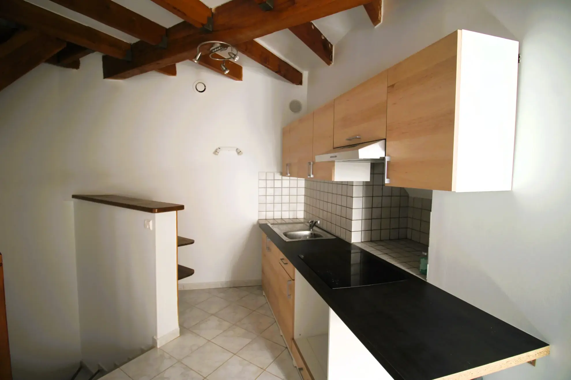 Maison de village rénovée à Quarante avec garage - 55m² 