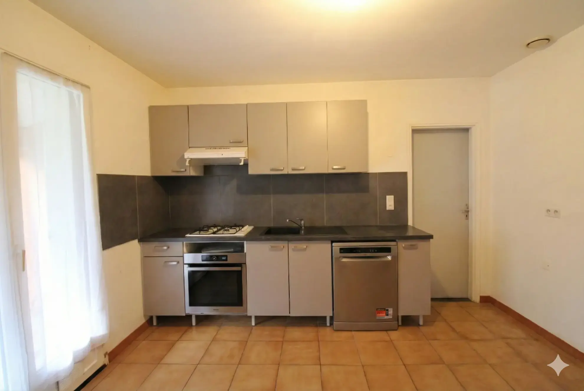 Maison de plain-pied à Foulayronnes avec garage, 3 chambres, proximité commodités 