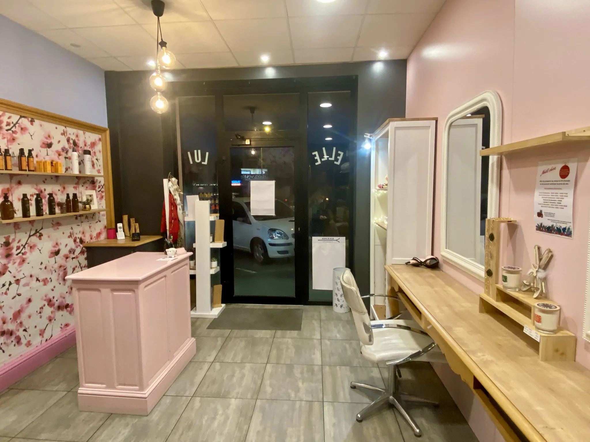 Salon de coiffure à vendre à Le Mans - Emplacement idéal avec clientèle existante 