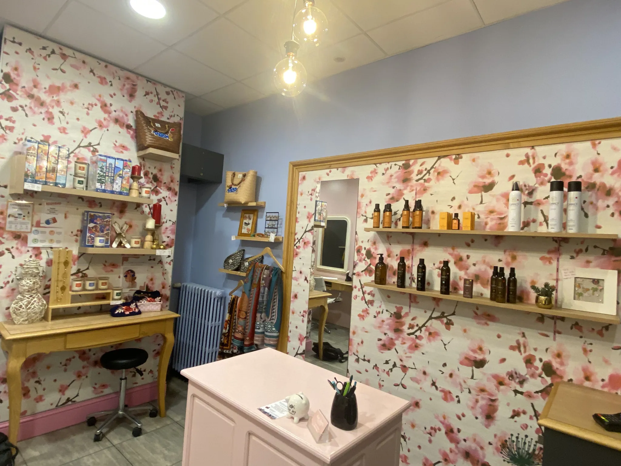 Salon de coiffure à vendre à Le Mans - Emplacement idéal avec clientèle existante 