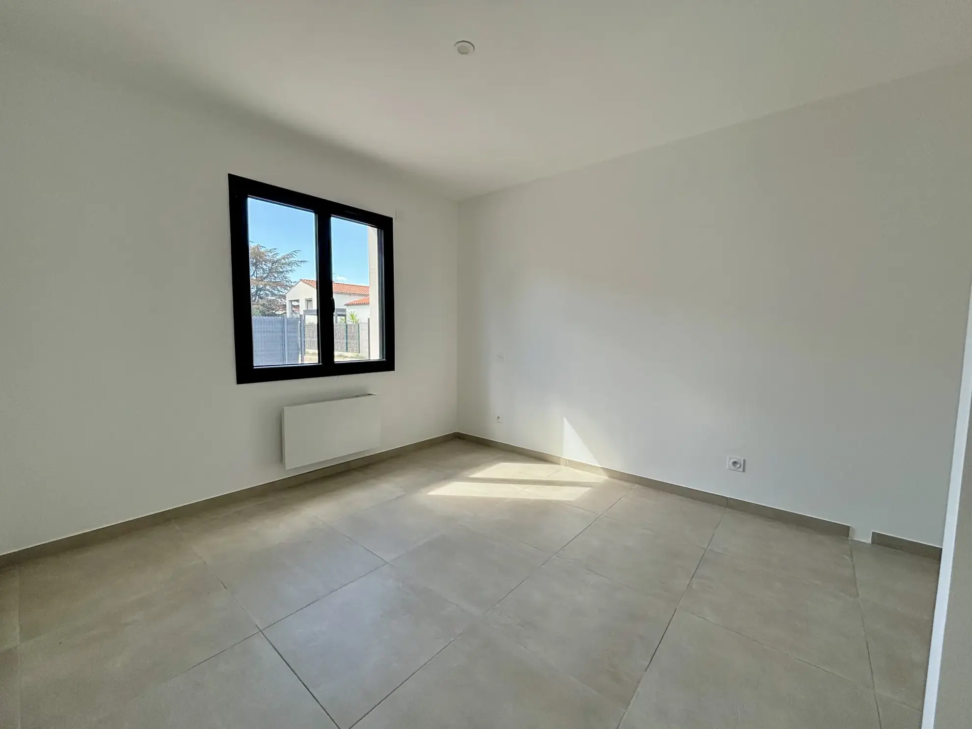 Maison neuve 3 faces avec garage à Corneilla-del-Vercol - Norme RE2020 