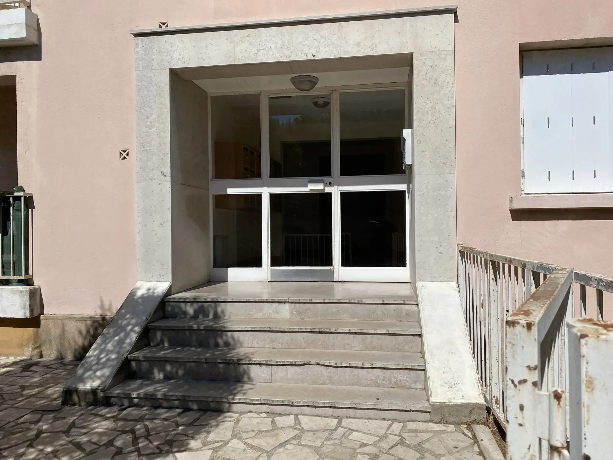 Investissez dans un T2 lumineux de 42 m² avec balcon à Marseille 11e