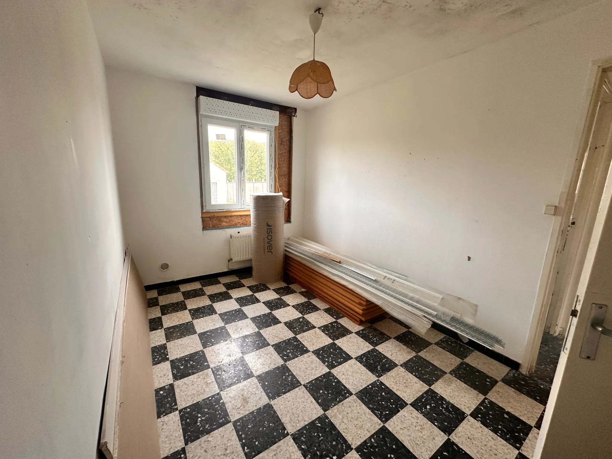 Maison à rénover à Douai avec jardin et potentiel de personnalisation 