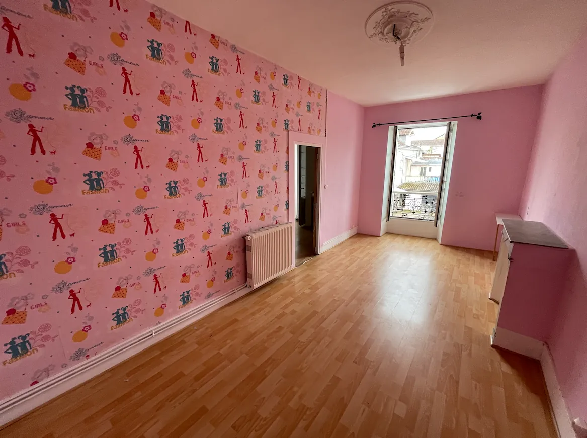 Immeuble de 280 m² à Périgueux avec appartement et local commercial à saisir 