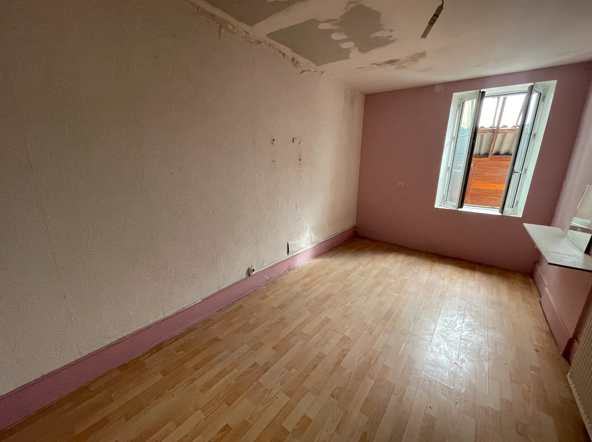 Immeuble de 280 m² à Périgueux avec appartement et local commercial à saisir 
