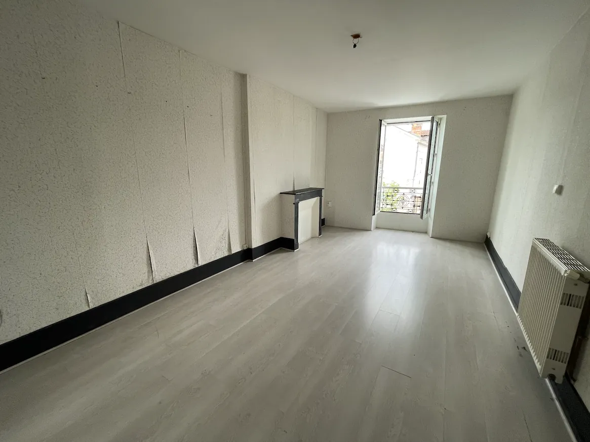Immeuble de 280 m² à Périgueux avec appartement et local commercial à saisir 