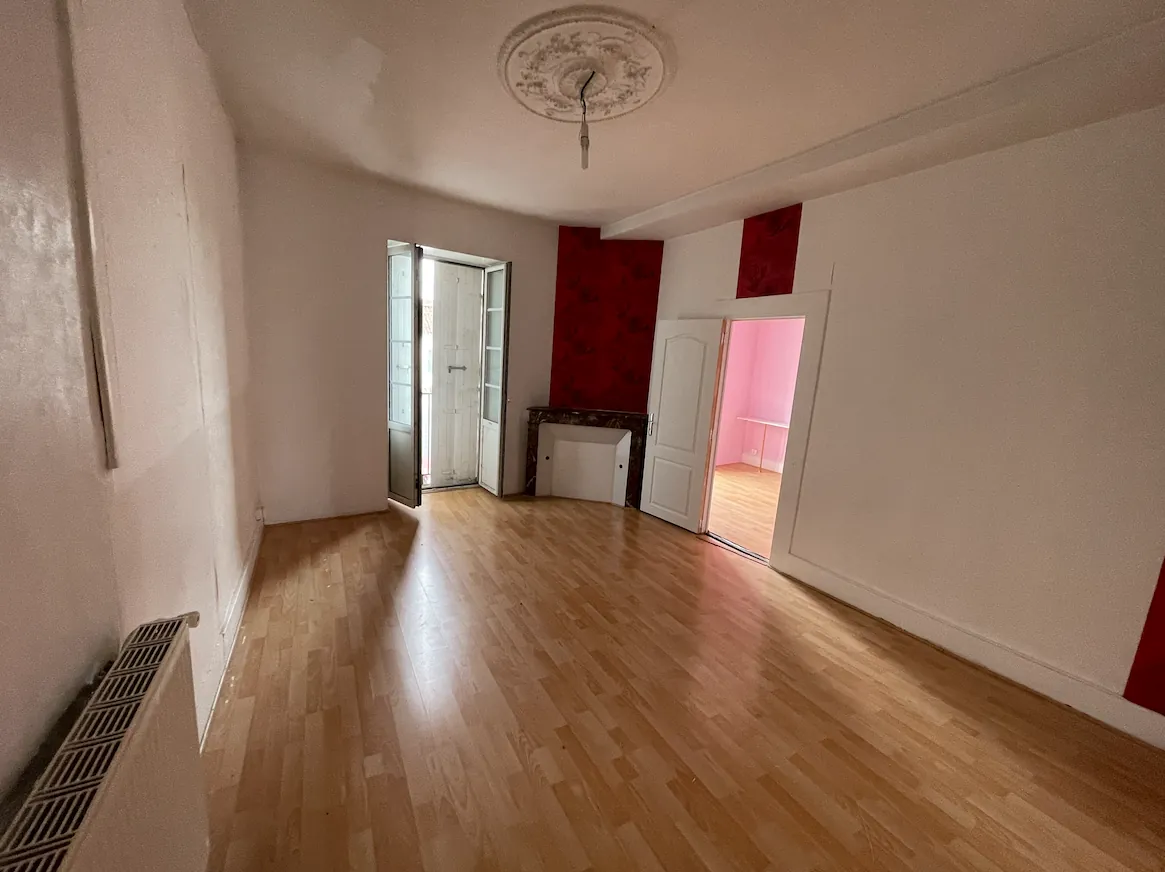 Immeuble de 280 m² à Périgueux avec appartement et local commercial à saisir 
