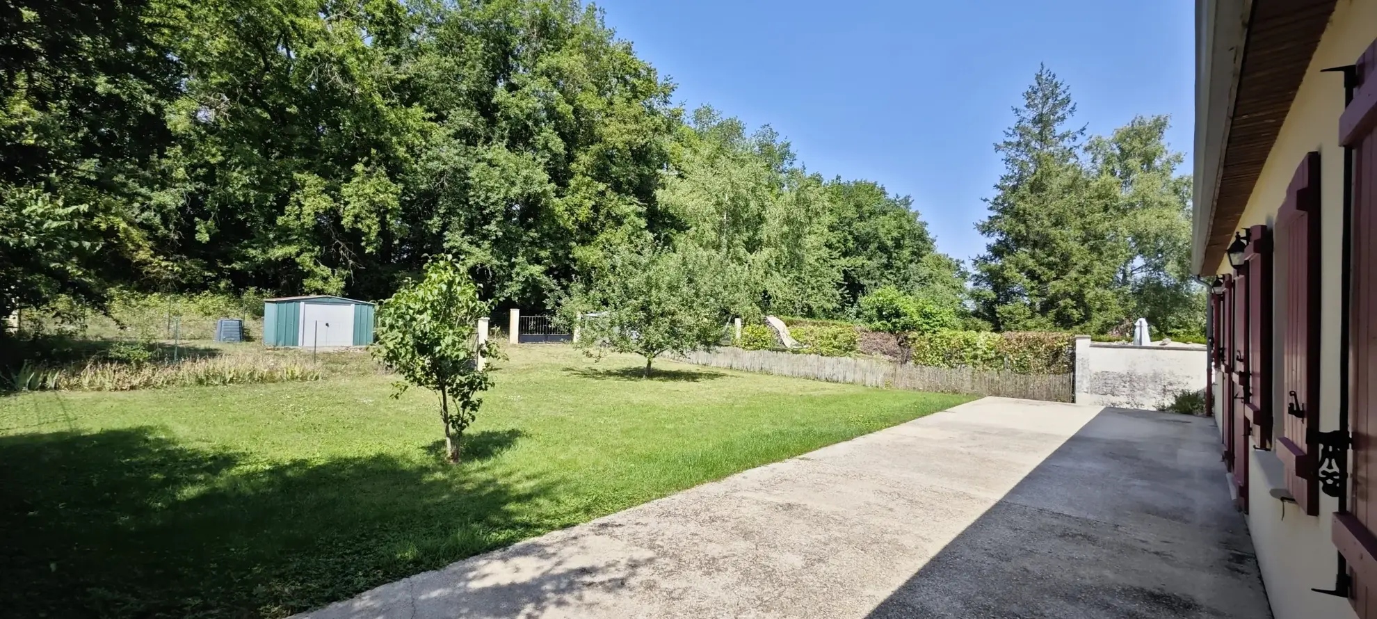Jeune maison rénovée avec jardin et garage à Noyers-sur-Serein 