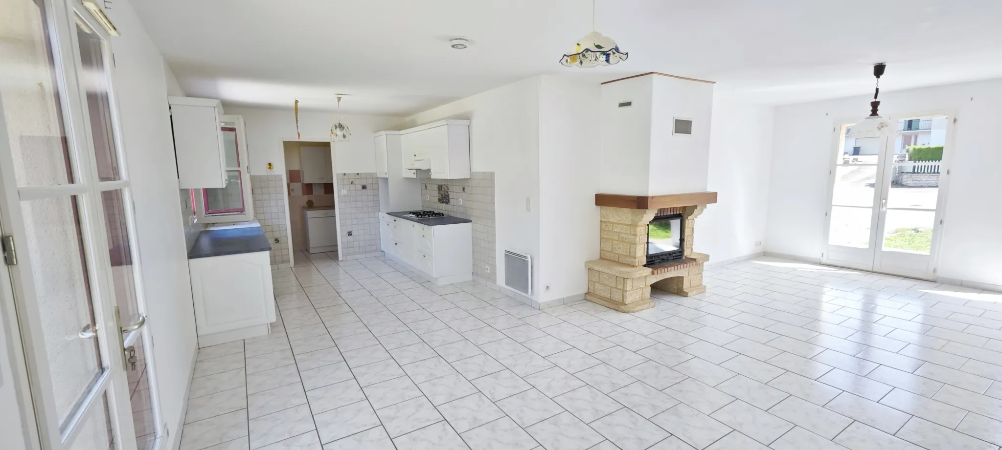 Jeune maison rénovée avec jardin et garage à Noyers-sur-Serein 