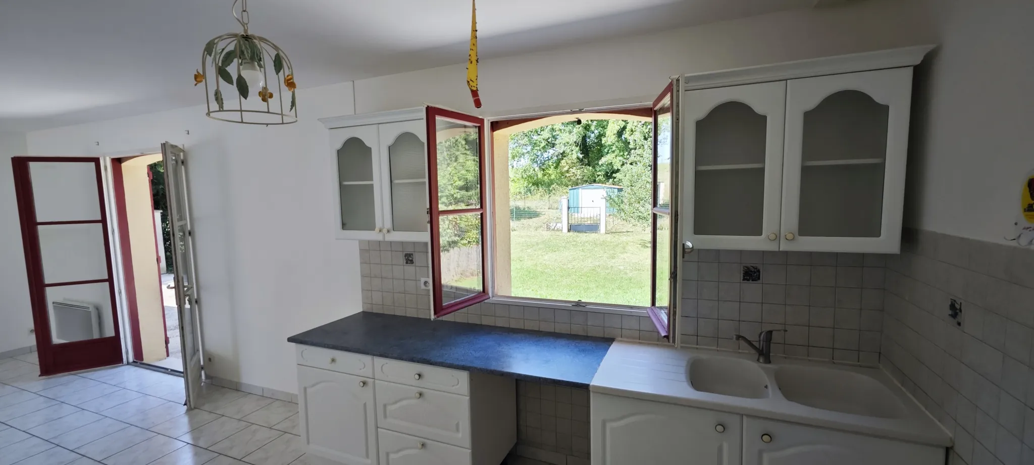 Jeune maison rénovée avec jardin et garage à Noyers-sur-Serein 