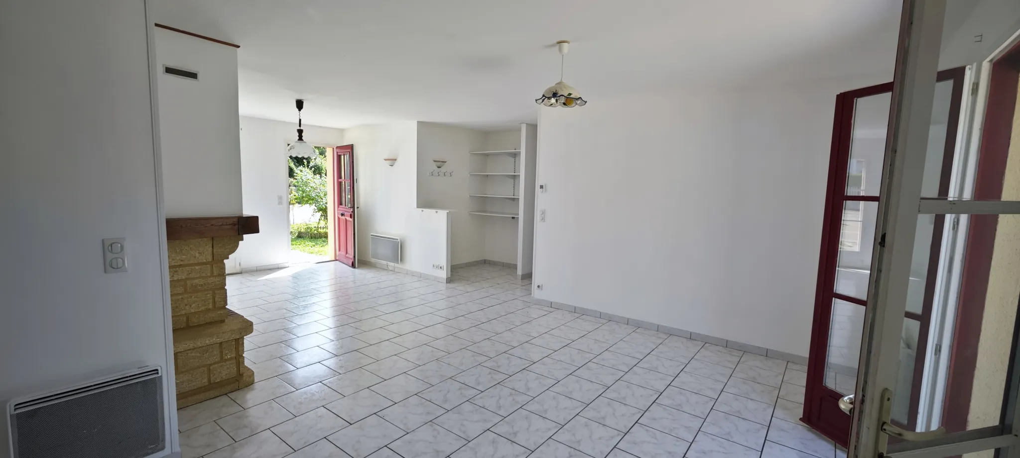 Jeune maison rénovée avec jardin et garage à Noyers-sur-Serein 