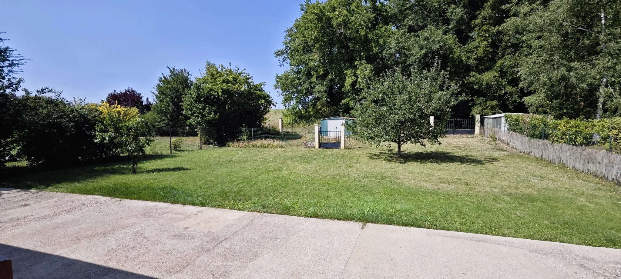 Jeune maison rénovée avec jardin et garage à Noyers-sur-Serein 