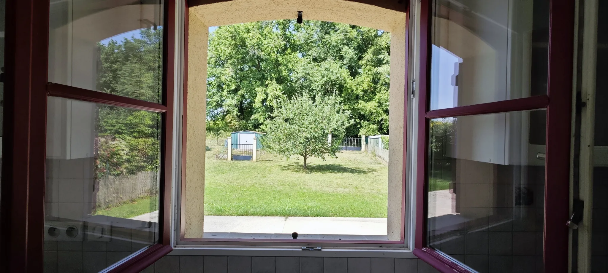 Jeune maison rénovée avec jardin et garage à Noyers-sur-Serein 