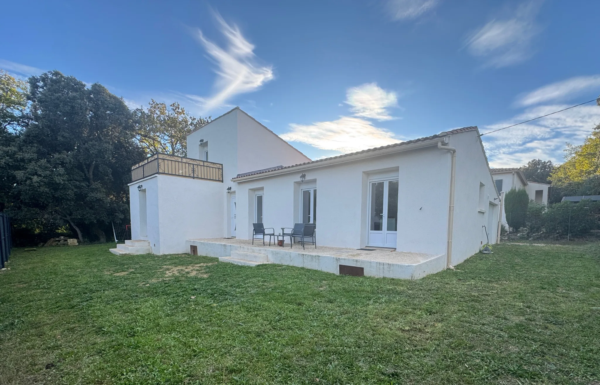 Maison rénovée de 122 m² avec 4 chambres, jardin et garage à Saint-Laurent-des-Arbres 