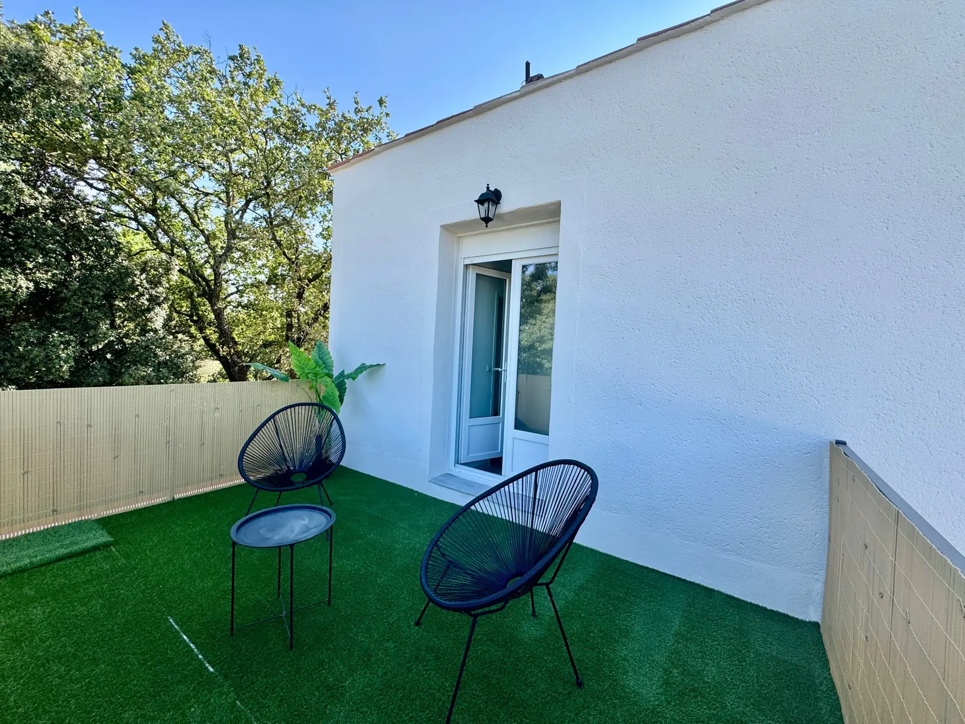 Maison rénovée de 122 m² avec 4 chambres, jardin et garage à Saint-Laurent-des-Arbres 