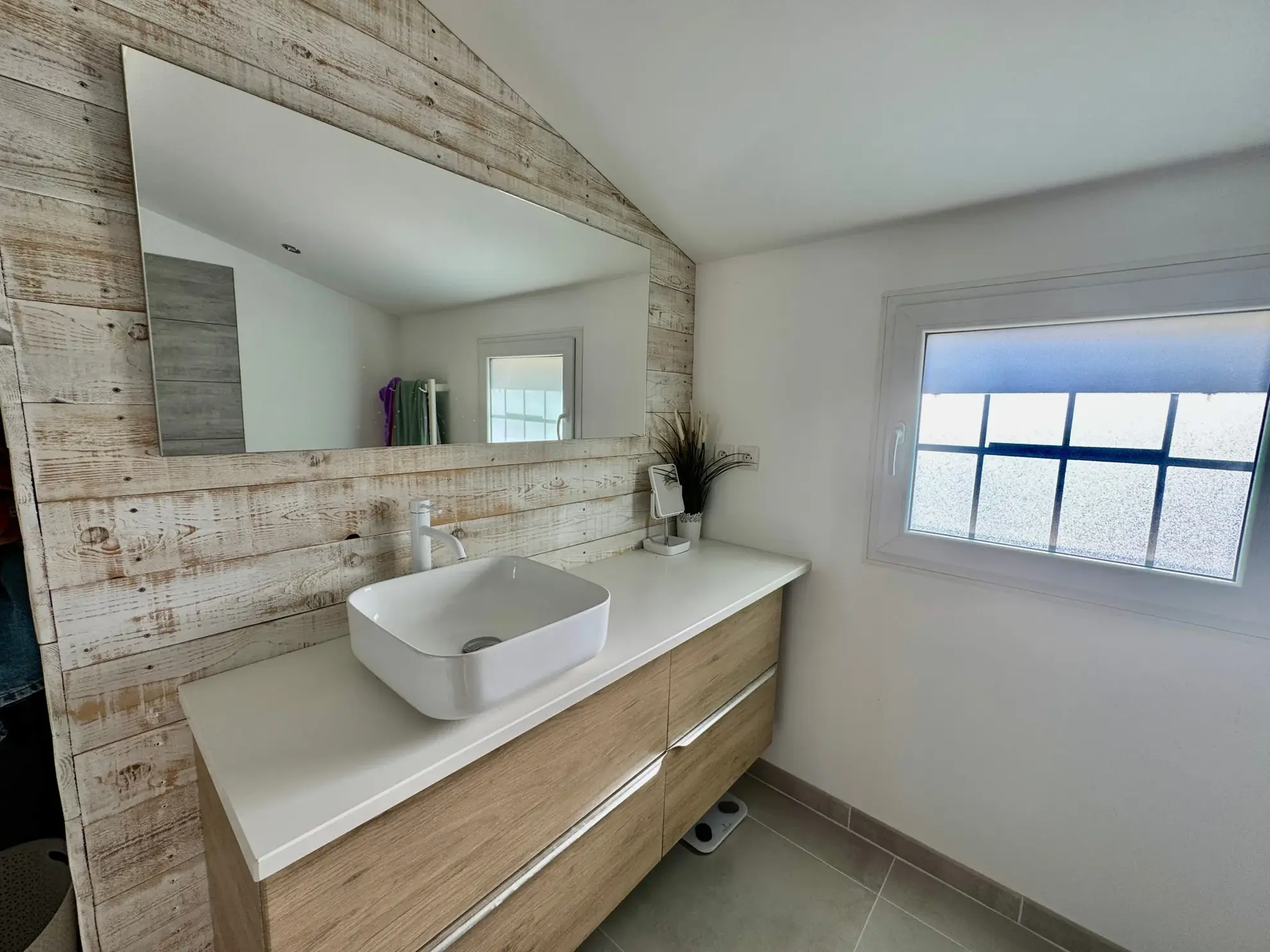 Maison rénovée de 122 m² avec 4 chambres, jardin et garage à Saint-Laurent-des-Arbres 