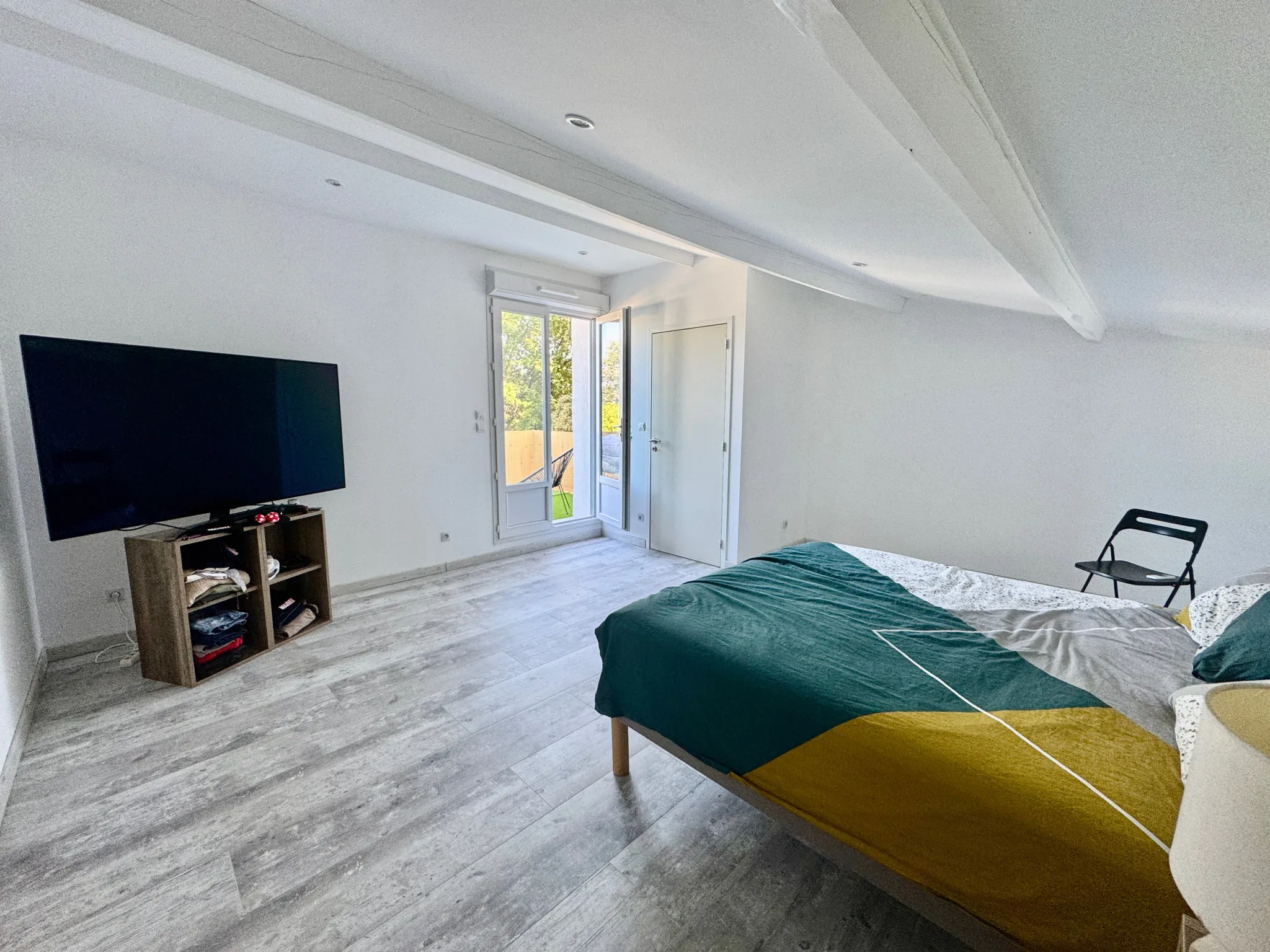 Maison rénovée de 122 m² avec 4 chambres, jardin et garage à Saint-Laurent-des-Arbres 