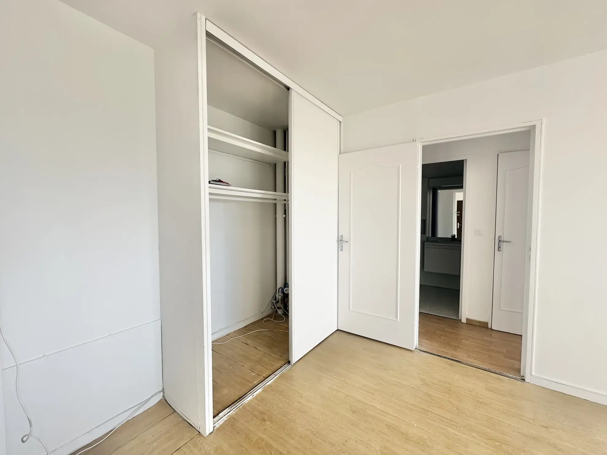 Appartement T3 rénové de 67 m² à Canteleu - Vue dégagée et proximité commodités 