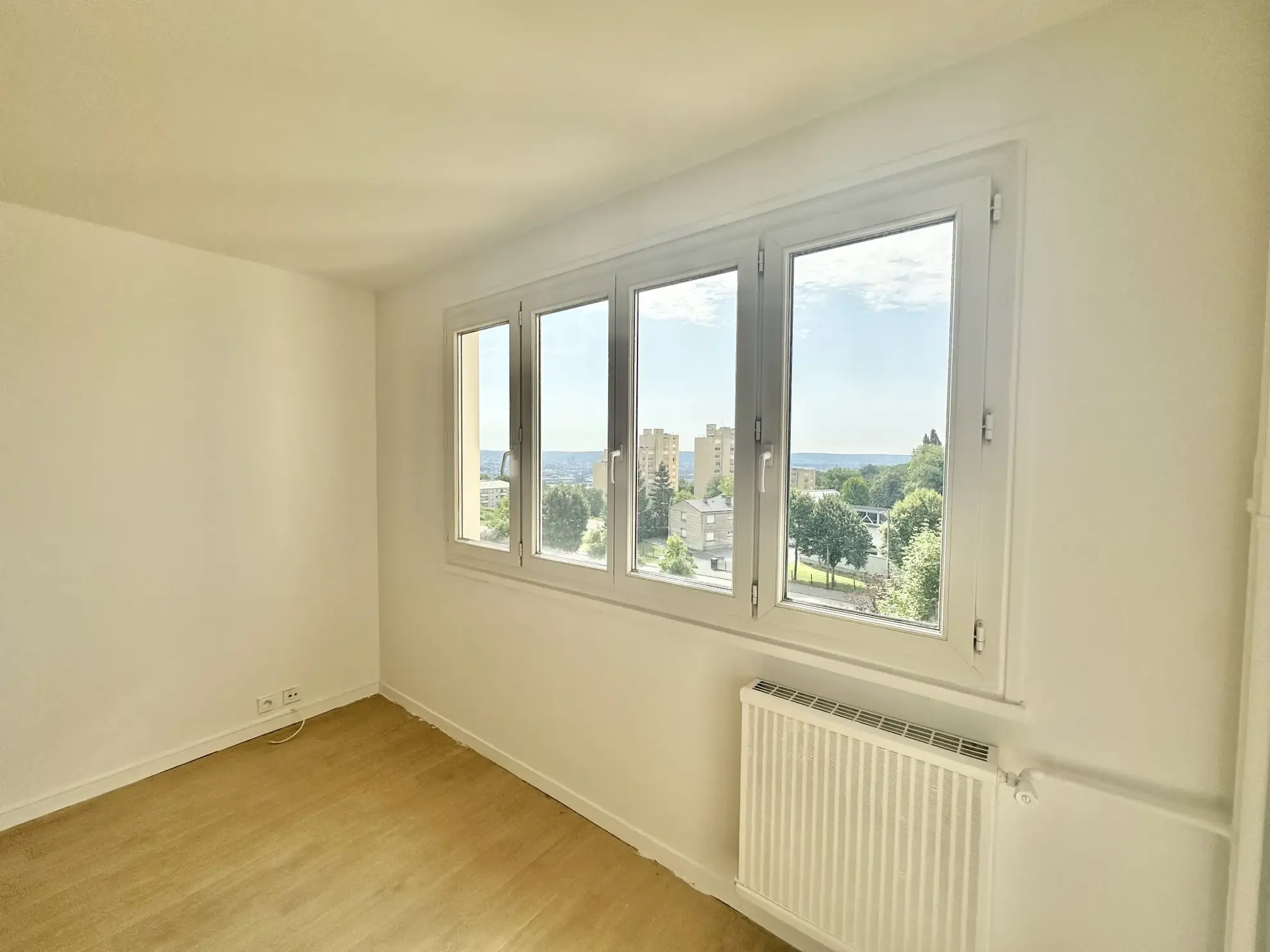 Appartement T3 rénové de 67 m² à Canteleu - Vue dégagée et proximité commodités 